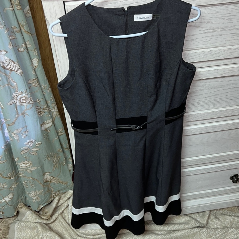 Calvin Klein sleeveless gray dress with black/ ivory color blocked hem , Sz 10